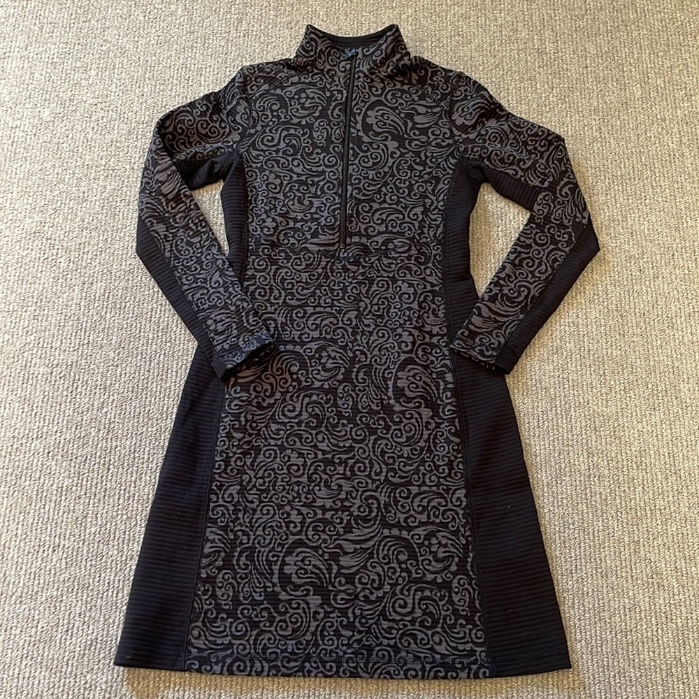 Sahalie knit dress size S NWOT
